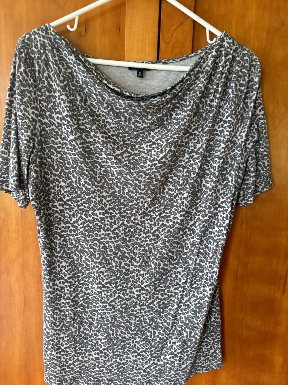 Women’s Gray Leopard Print Short Sleeve Top
